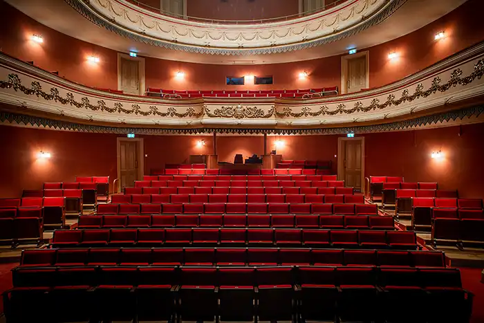 Lyckad premiär och fin publik i onsdags på Varbergs vackra teater med En trevlig kväll med Mark Levengood